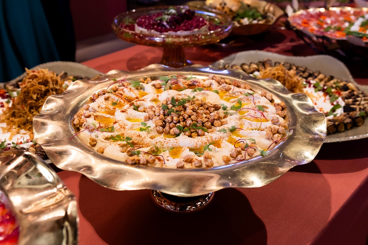 Paula Prandini celebra 12 anos do Empório Jardim com Brunch Libanês na Casa Firjan