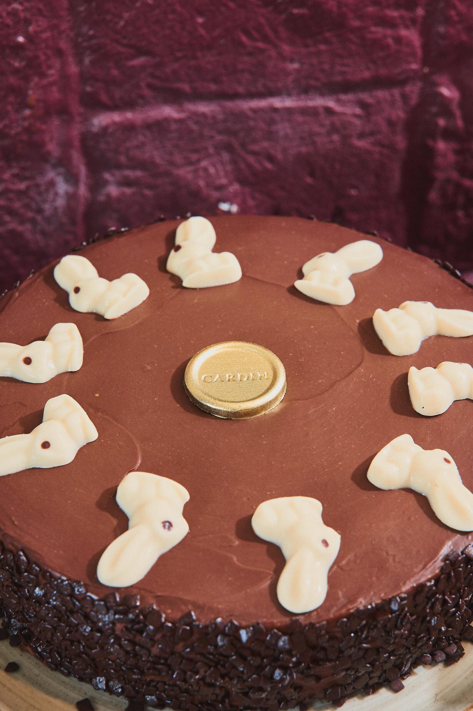 Cardin lança Linha de Páscoa com doces artesanais e sobremesas exclusivas