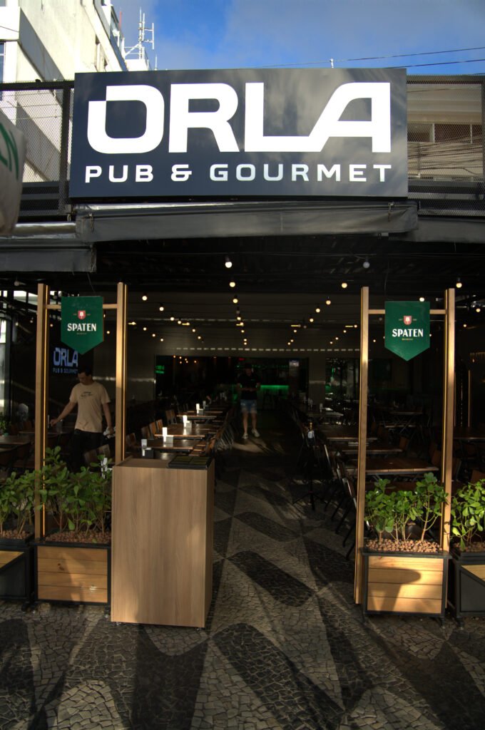 Orla Pub Gourmet celebra 1 ano com rodízio e música ao vivo