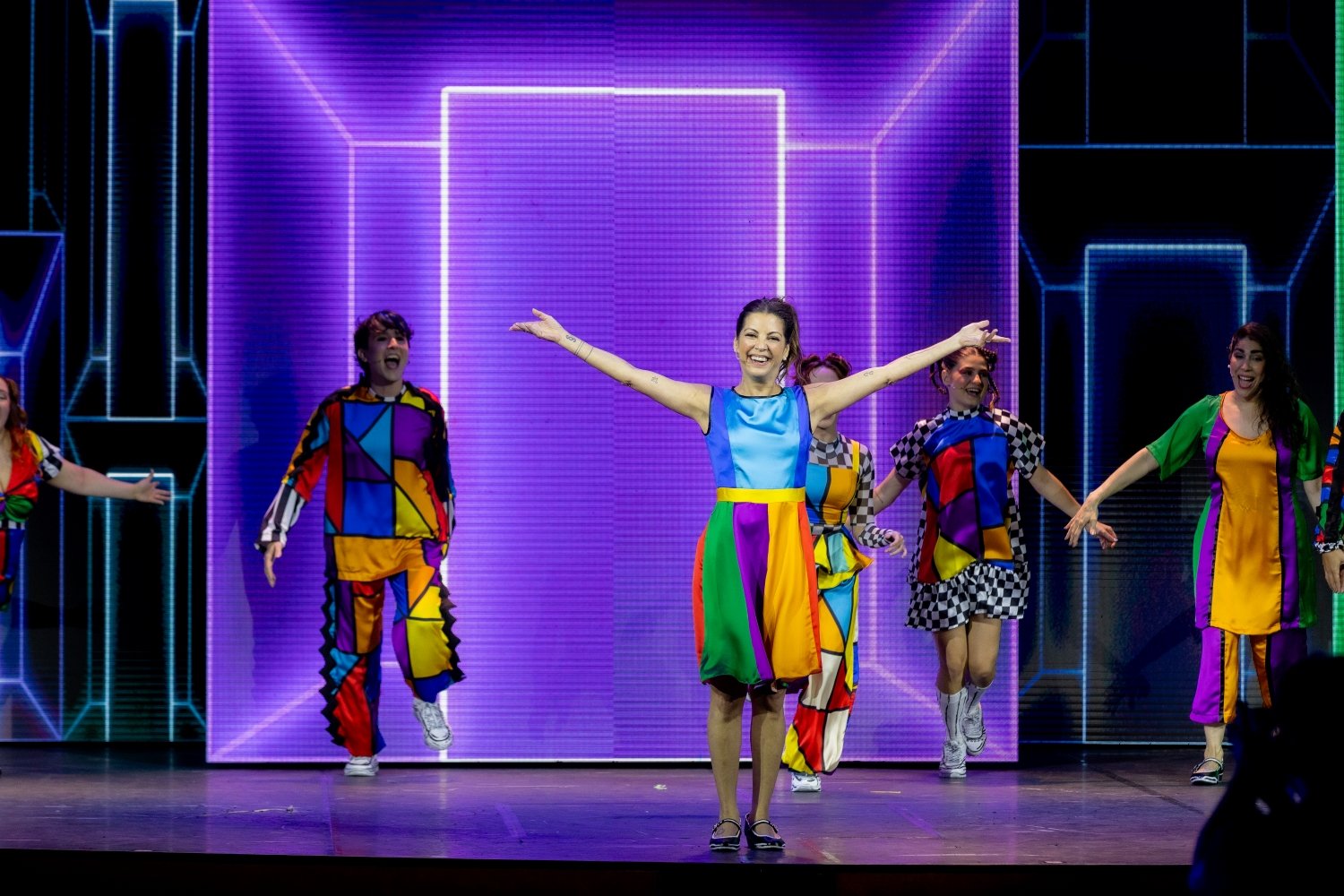 Roxy celebra sucesso de 'Fala Sério, Mãe!' em Copacabana