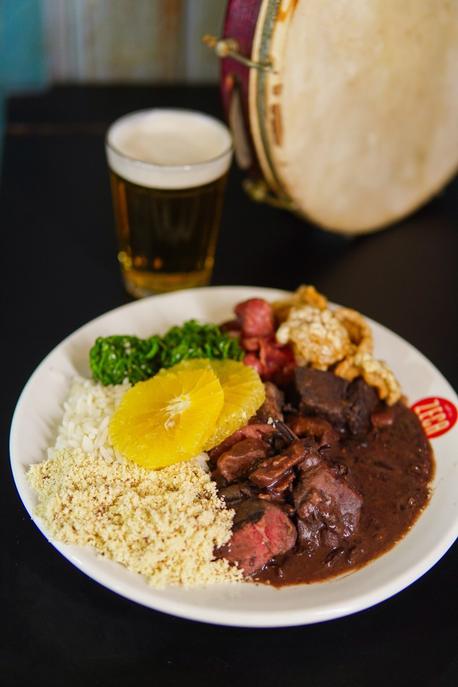 Bar do Zeca Pagodinho agita Páscoa com feijoada e samba