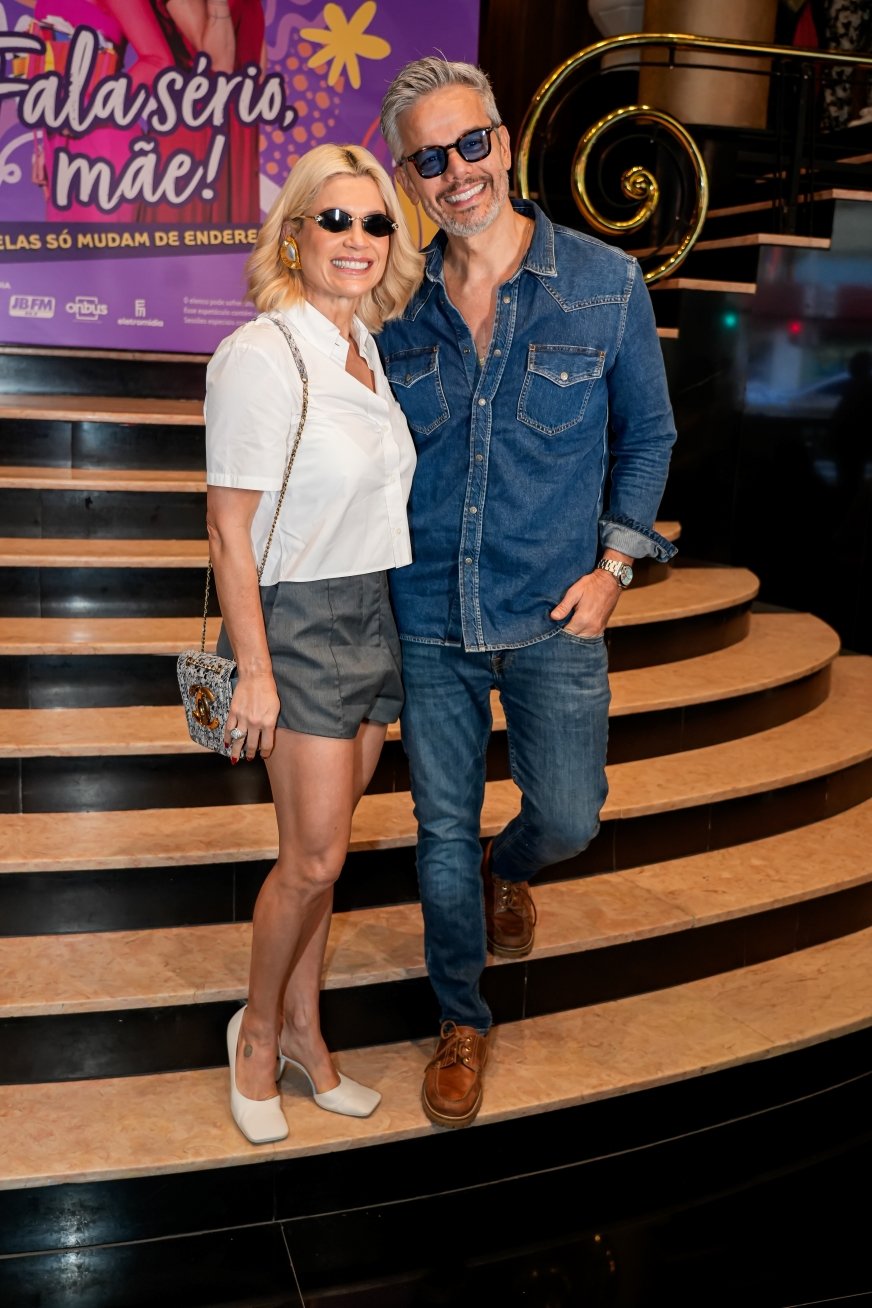 Roxy celebra sucesso de 'Fala Sério, Mãe!' em Copacabana