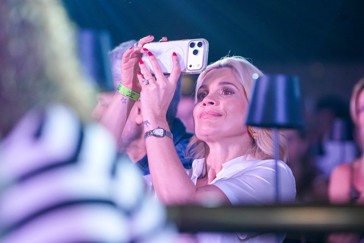 Roxy celebra sucesso de 'Fala Sério, Mãe!' em Copacabana