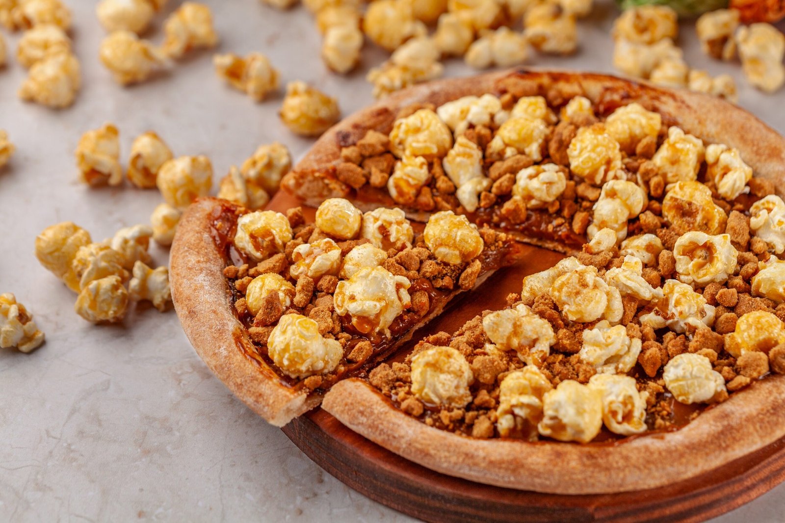 Forneria e Baurucas lançam pizza de pipoca na Páscoa