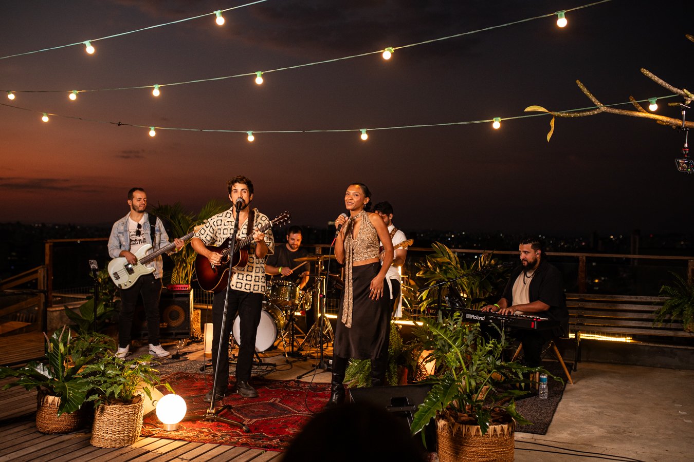 Gabriel Gonti lança clipe “Descomplica” com Anna Pêgo