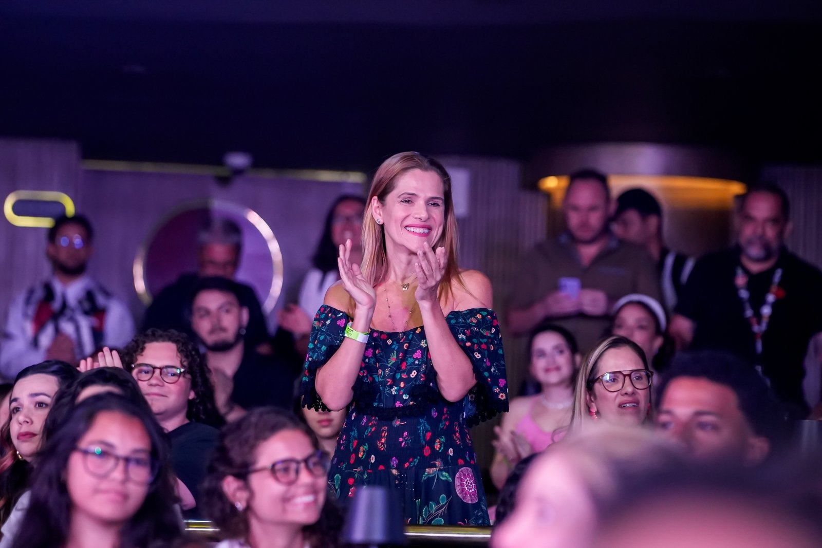 Roxy celebra sucesso de 'Fala Sério, Mãe!' em Copacabana