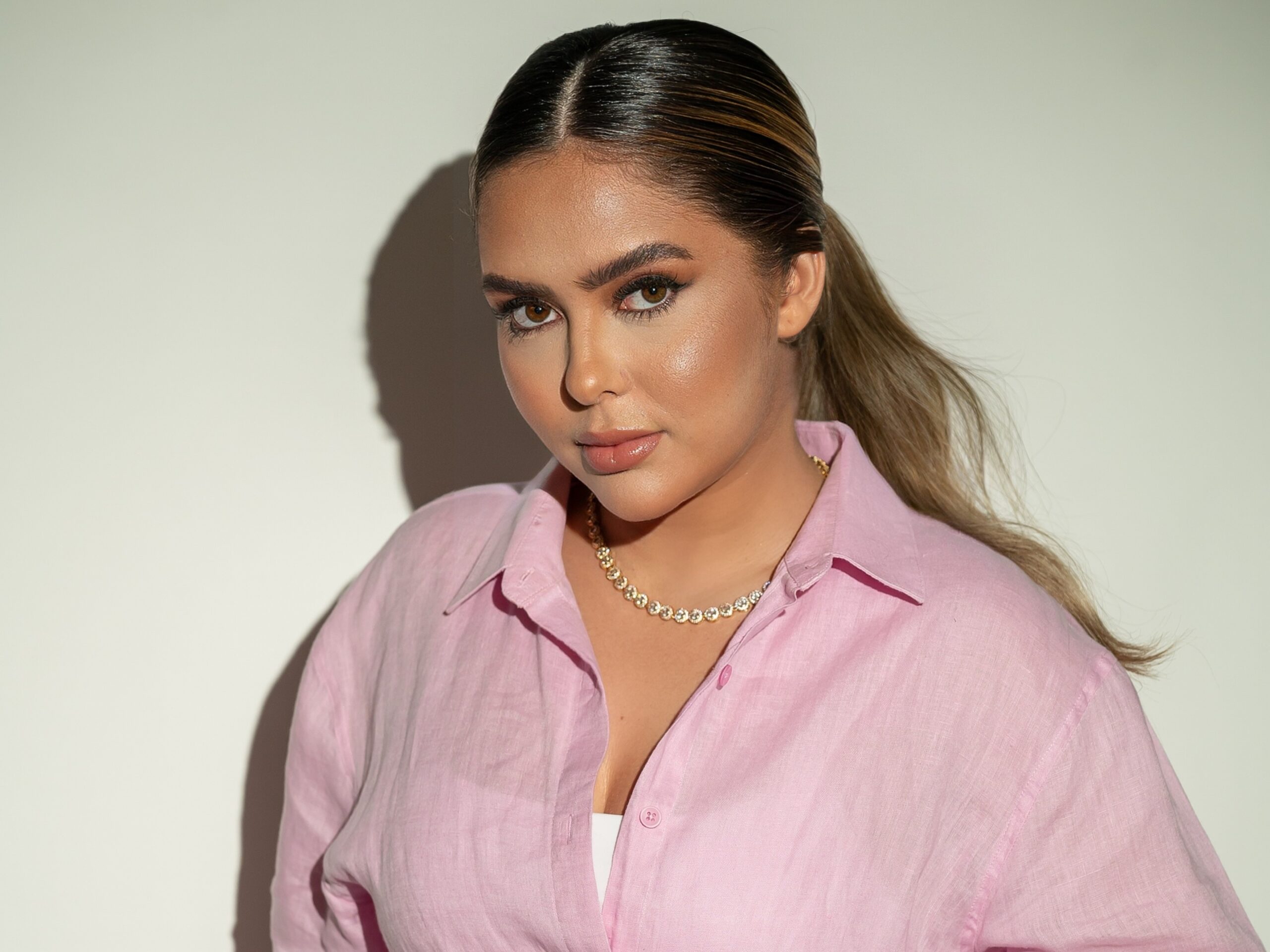 Sobrancelhas moldam expressão e influenciam percepção de idade