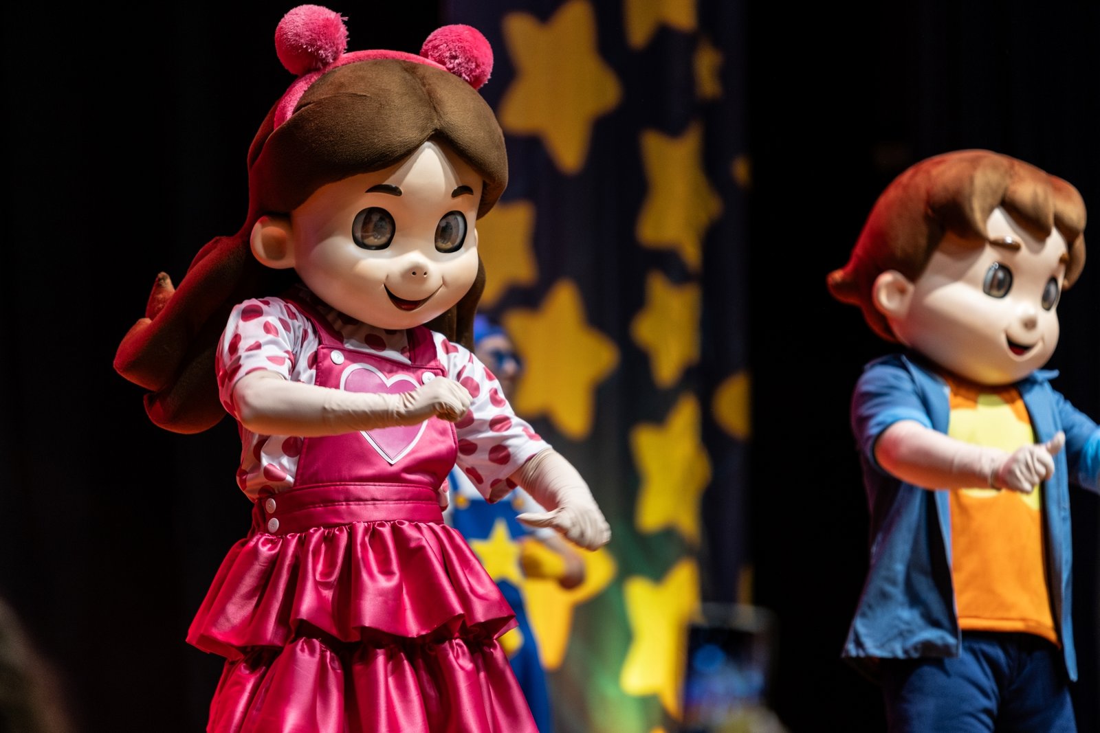 Maria Clara & JP levam show infantil ao Qualistage