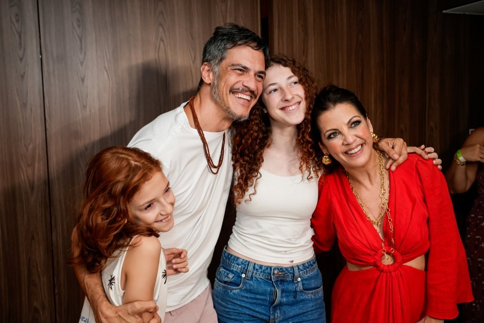 Roxy celebra sucesso de 'Fala Sério, Mãe!' em Copacabana