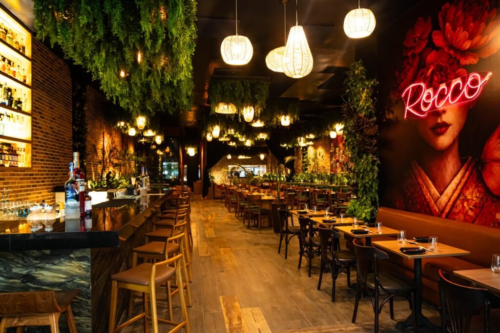 Rocco anima Ipanema com DJs e jantar asiático