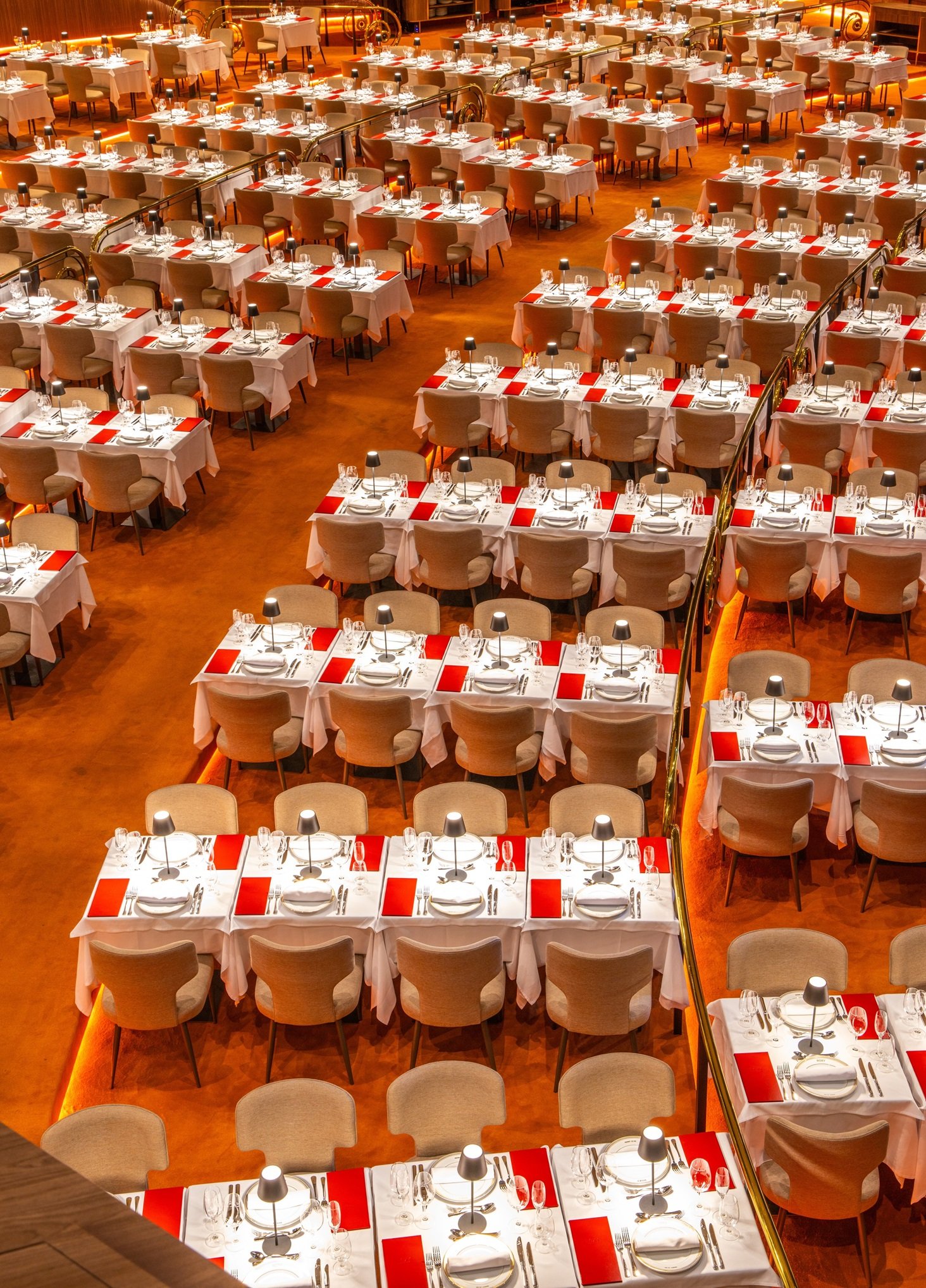 Roxy Dinner Show completa 1,5 ano como sucesso no Rio