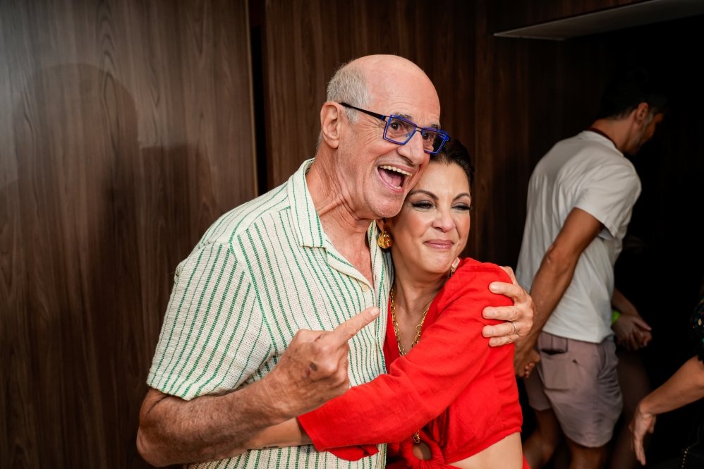 Roxy celebra sucesso de 'Fala Sério, Mãe!' em Copacabana