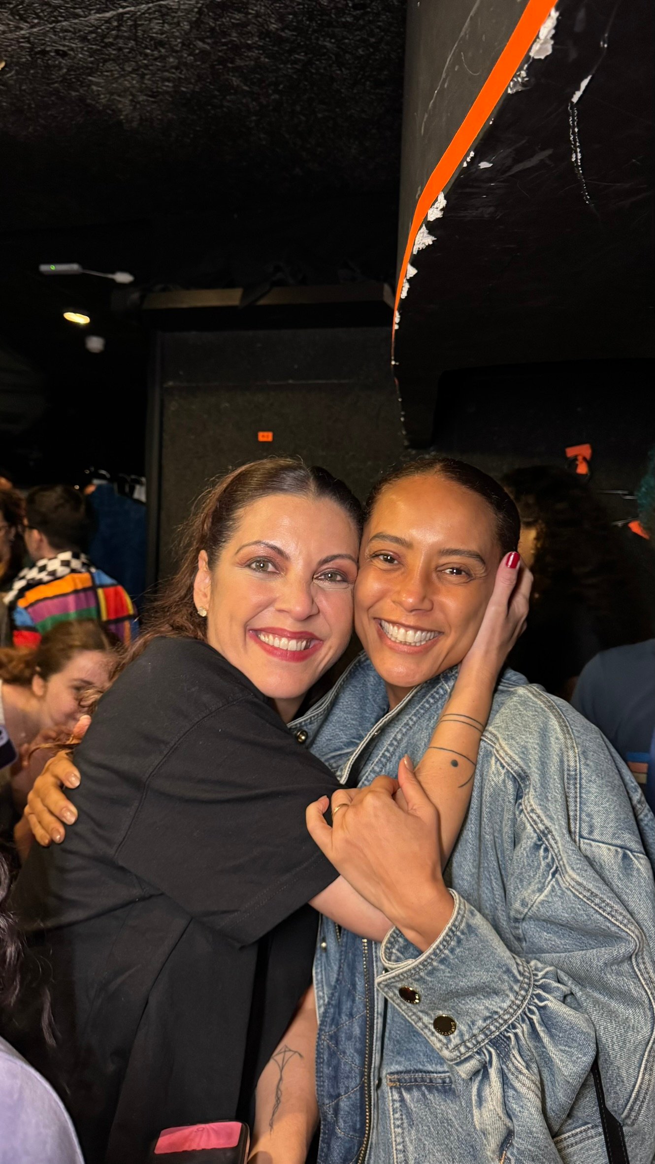 Roxy celebra sucesso de 'Fala Sério, Mãe!' em Copacabana