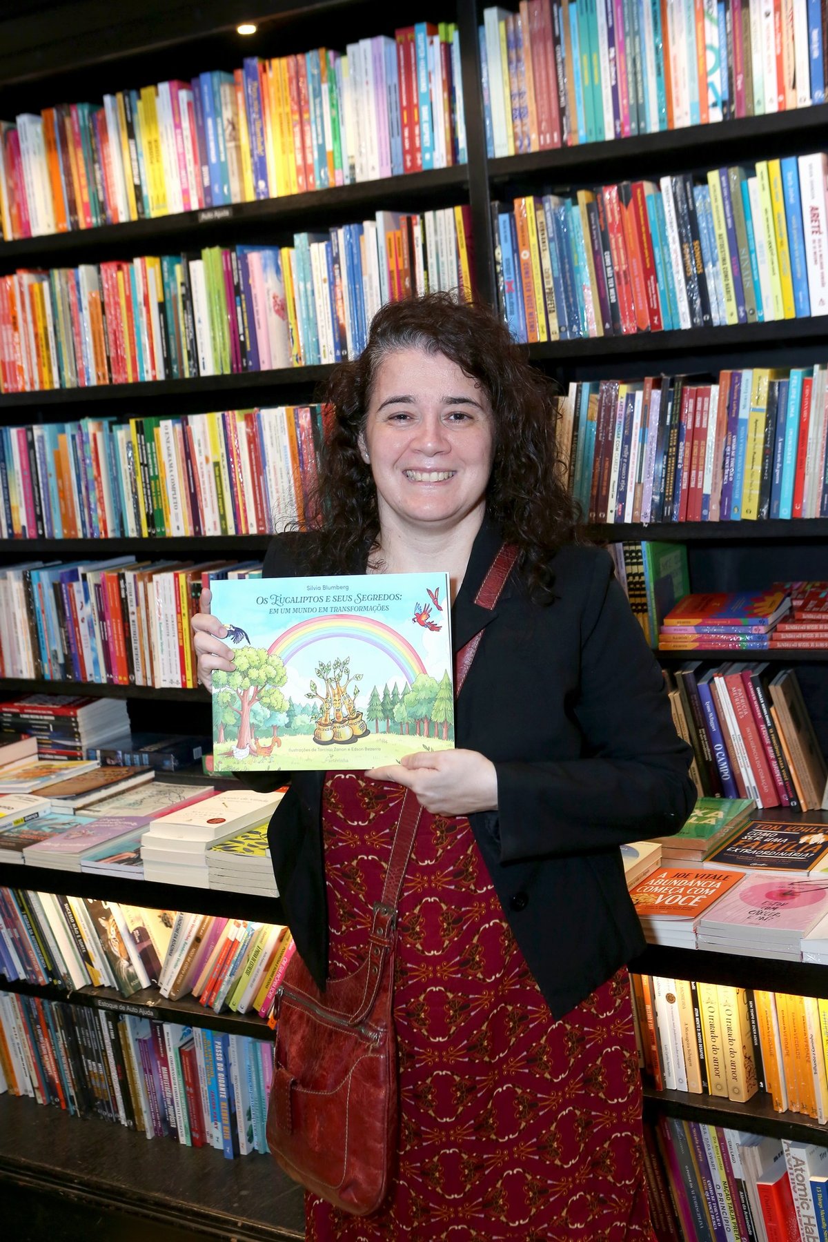 Silvia Blumberg lança livro infantil sobre eucaliptos no Leblon