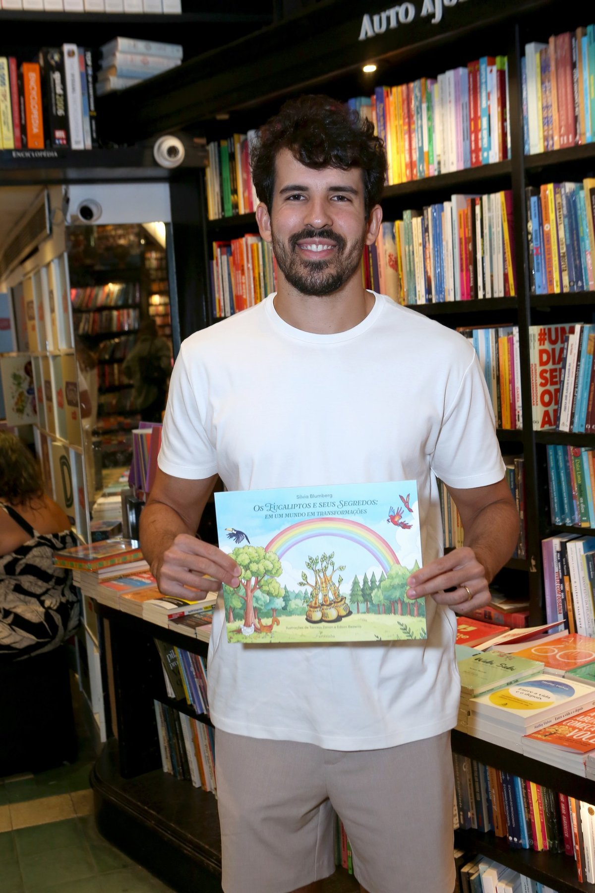 Silvia Blumberg lança livro infantil sobre eucaliptos no Leblon