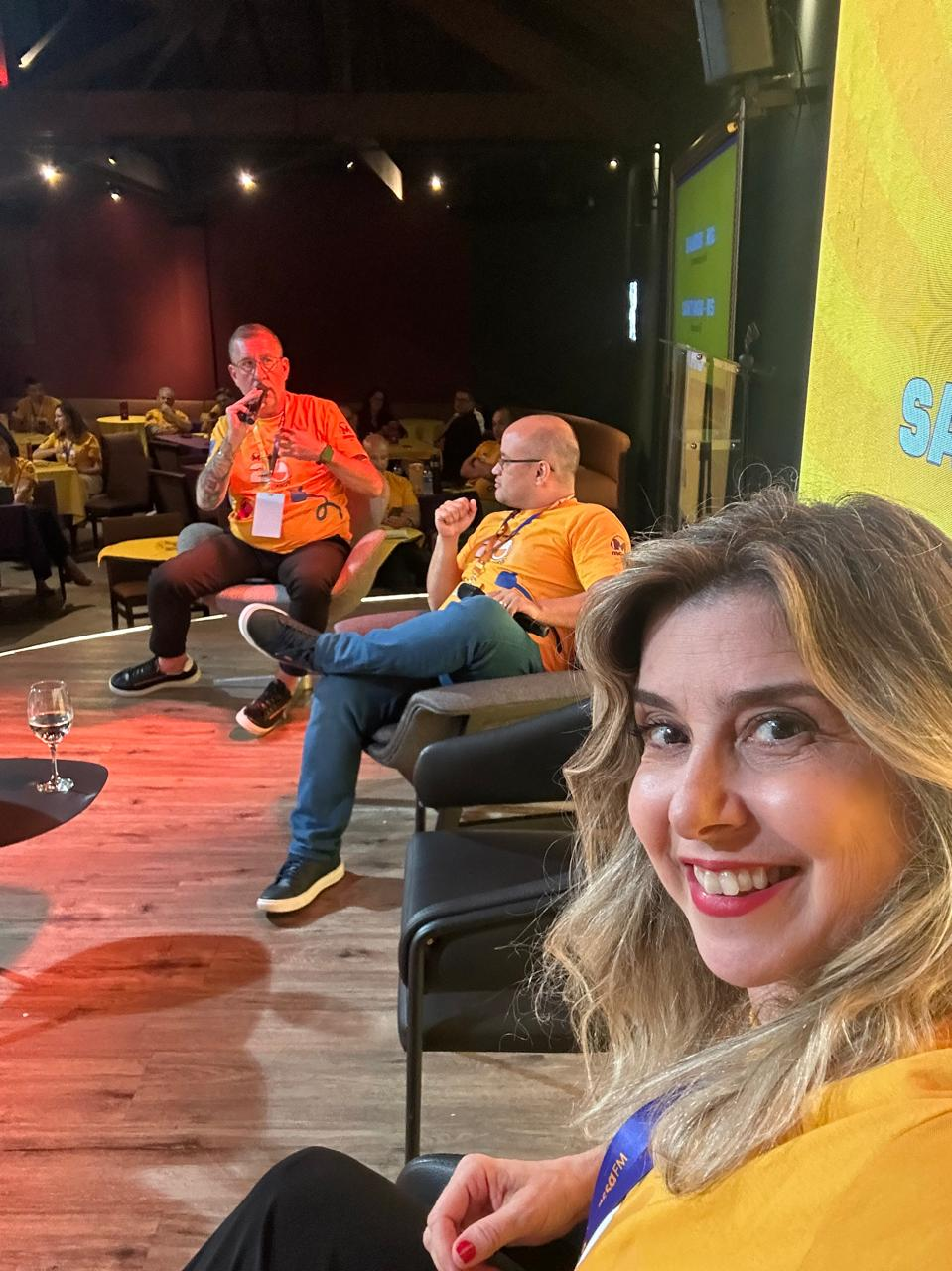 Massa FM celebra 20 anos com Mylena Ciribelli no time