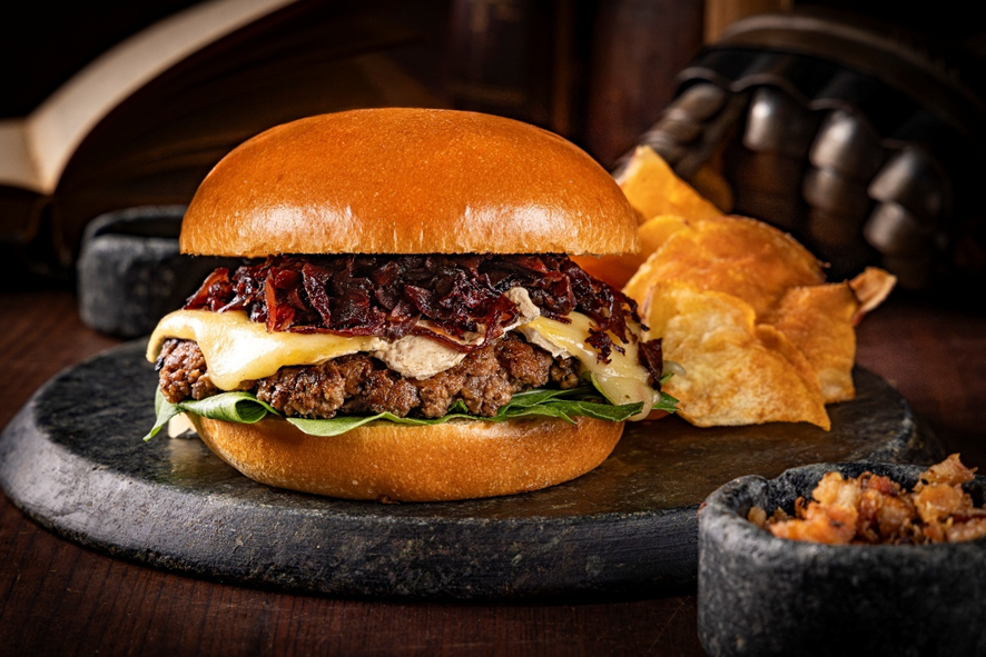 Paderrí e Taverna Medieval lançam hambúrguer exclusivo