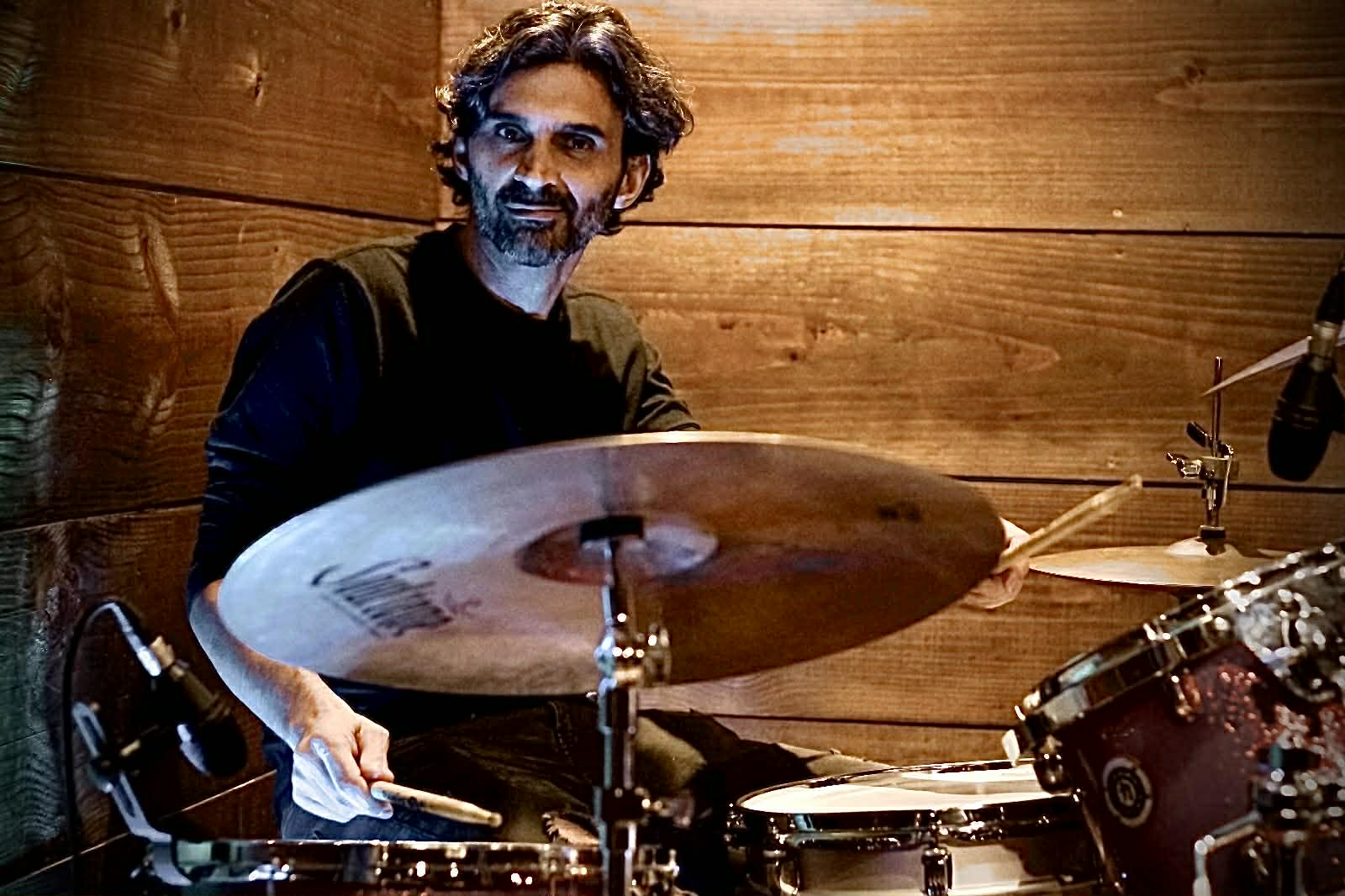 Marvio Ciribelli homenageia mestres da bossa nova no Beco