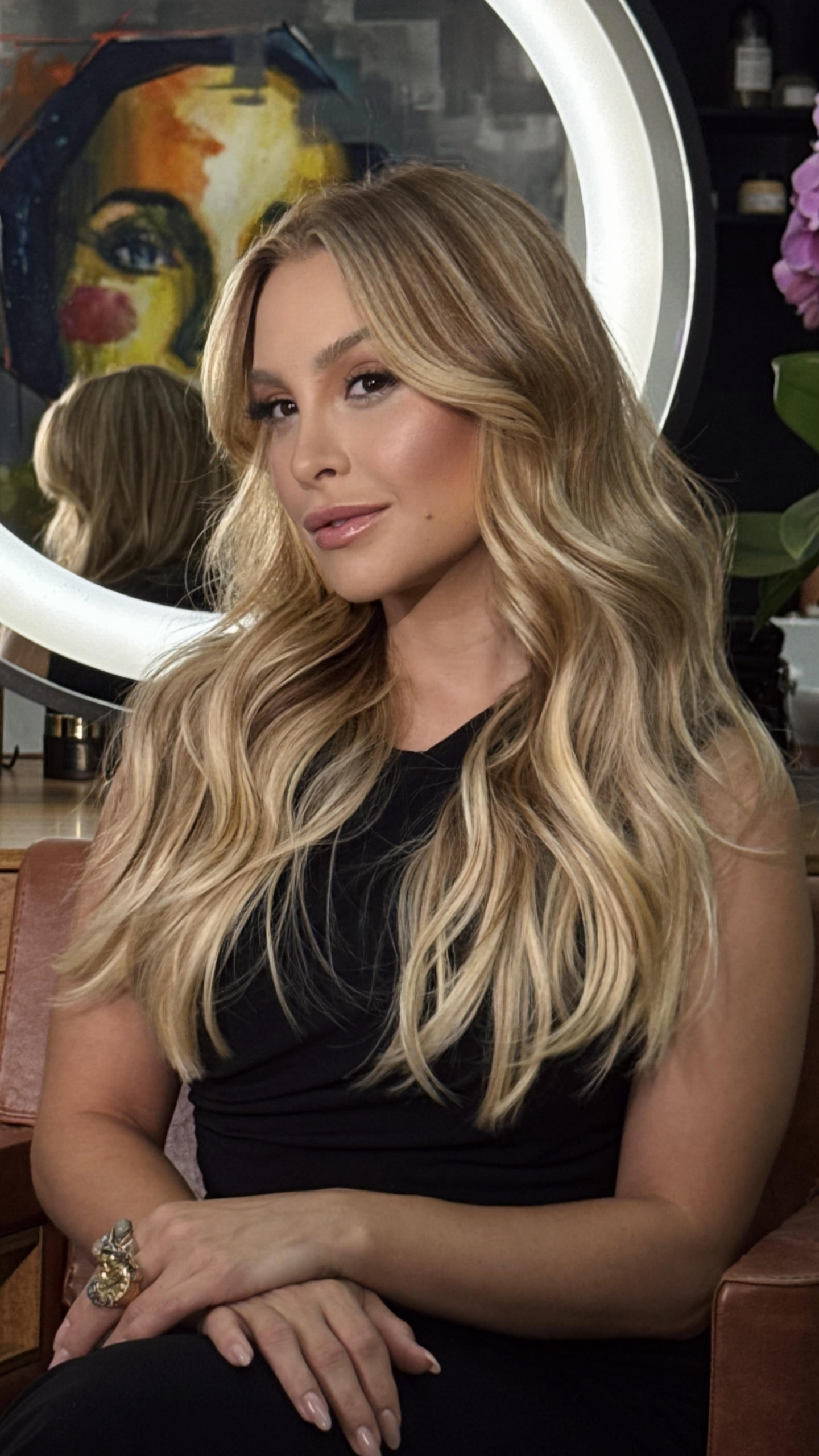 Carla Diaz loira como vilã no Globoplay