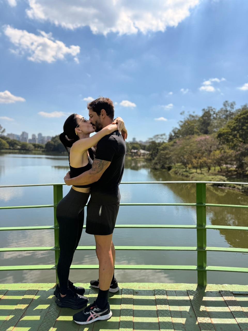 Michelle Barros e Shia Phoenix lançam marca fitness