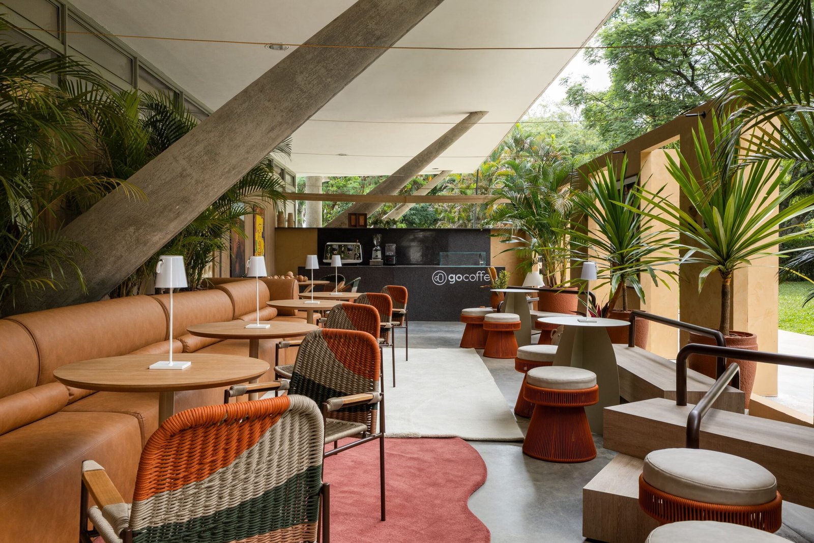 Arquiteto viraliza na Bienal com Café Ode ao Caramelo