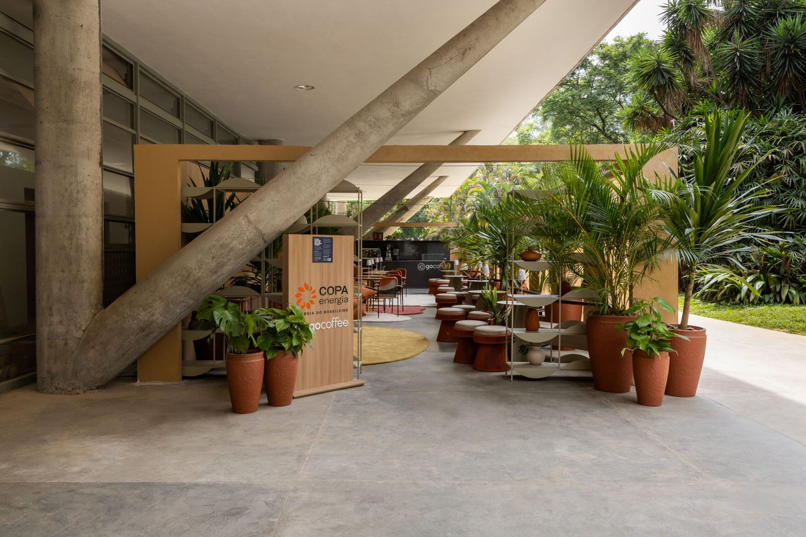 Arquiteto viraliza na Bienal com Café Ode ao Caramelo