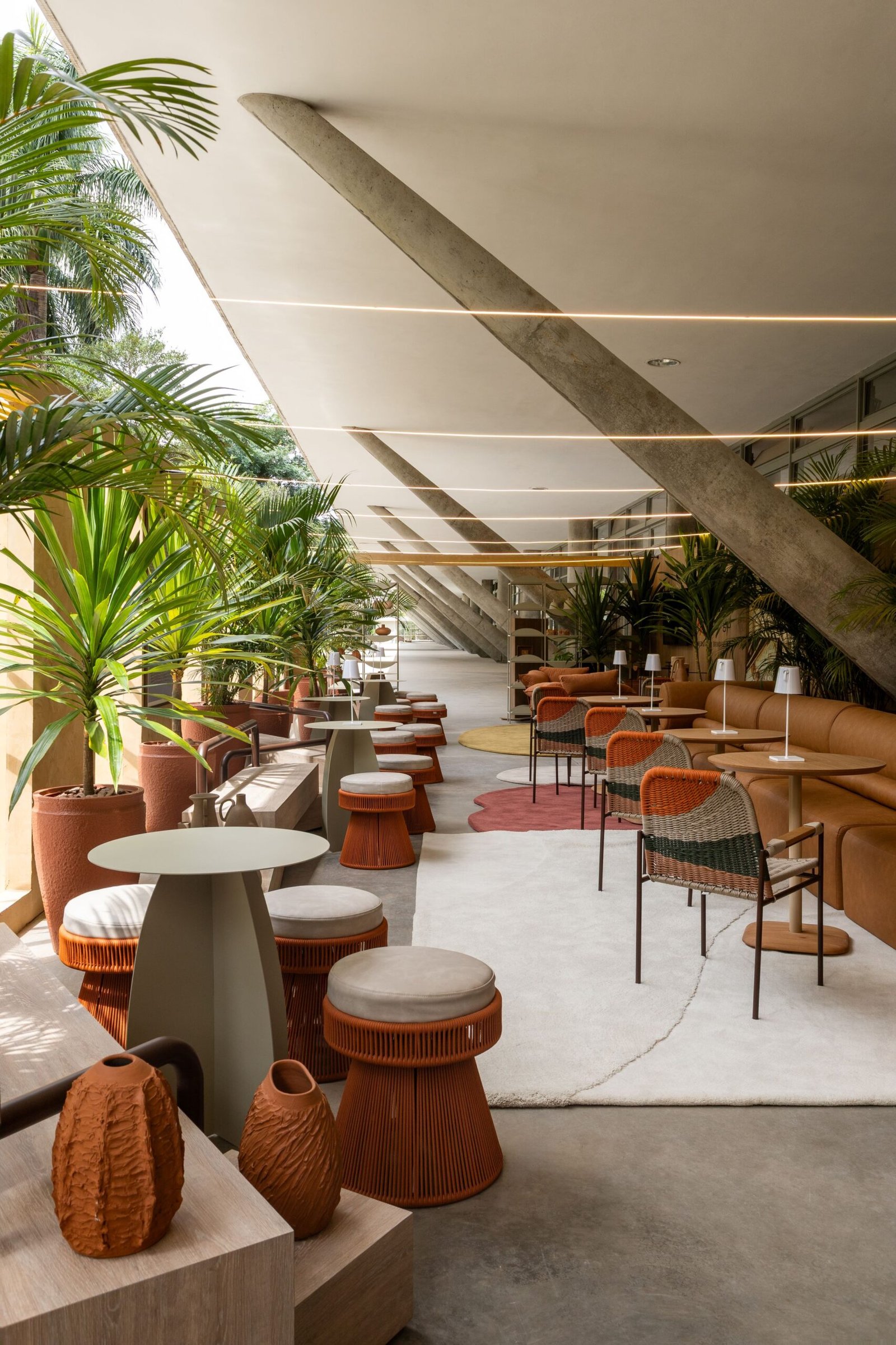 Arquiteto viraliza na Bienal com Café Ode ao Caramelo