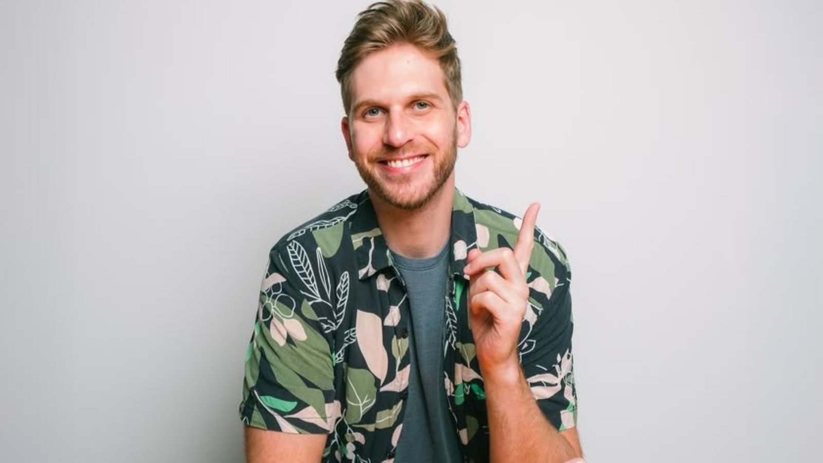 Abril agitado no Qualistage com humor, rock e MPB