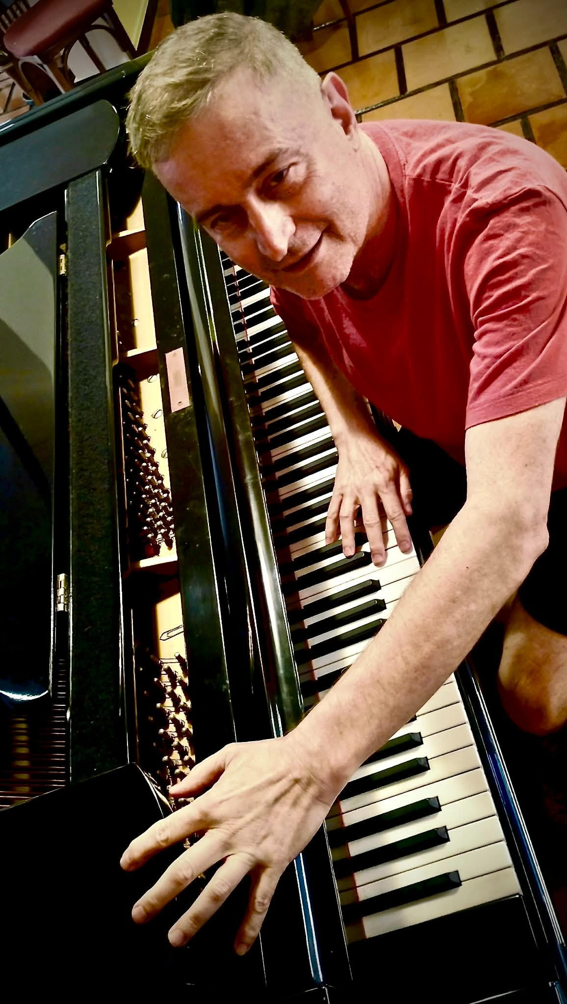 Marvio Ciribelli homenageia ícones no Beco