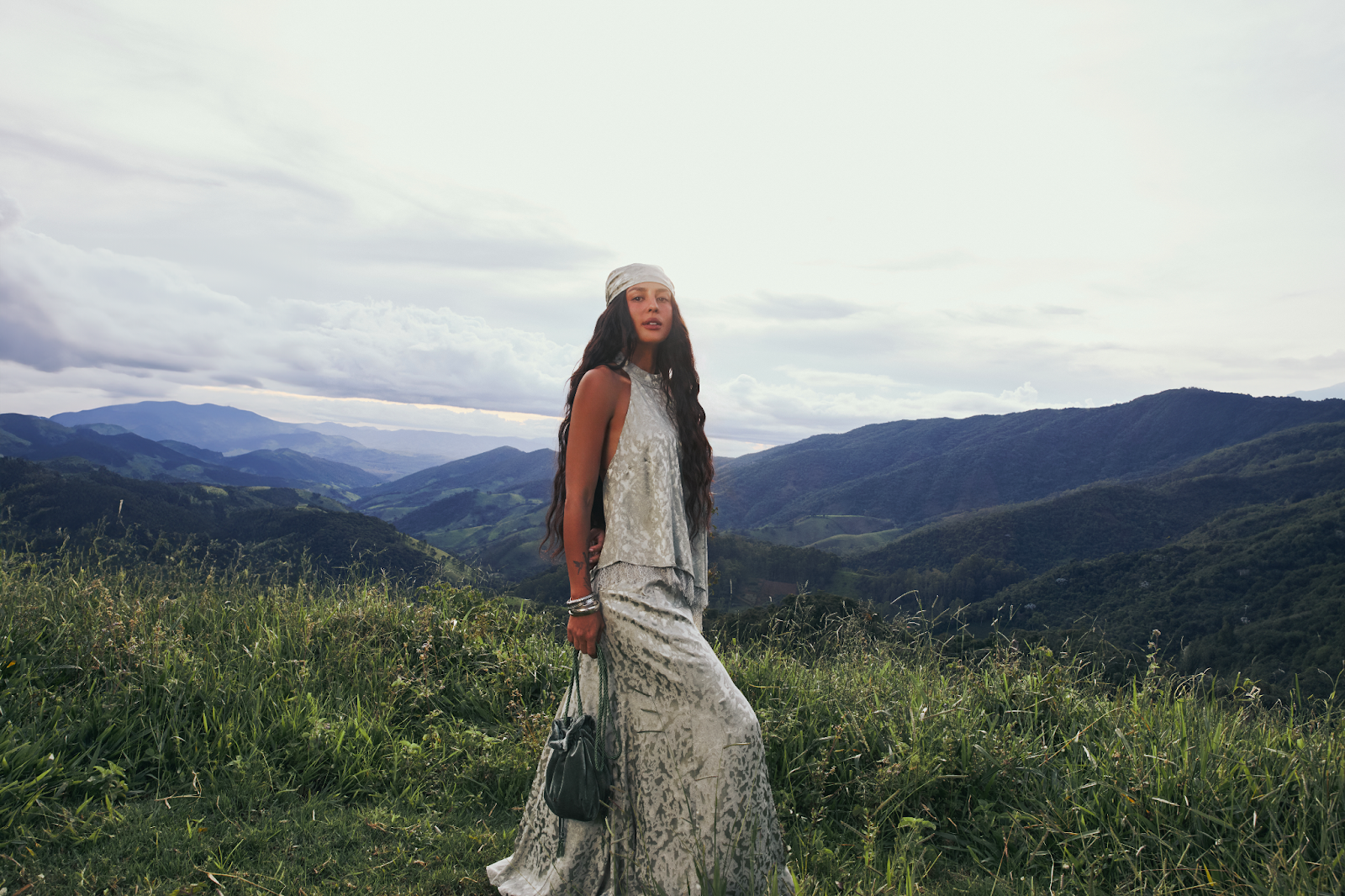 Garage Rio lança collab com Yanna Lavigne