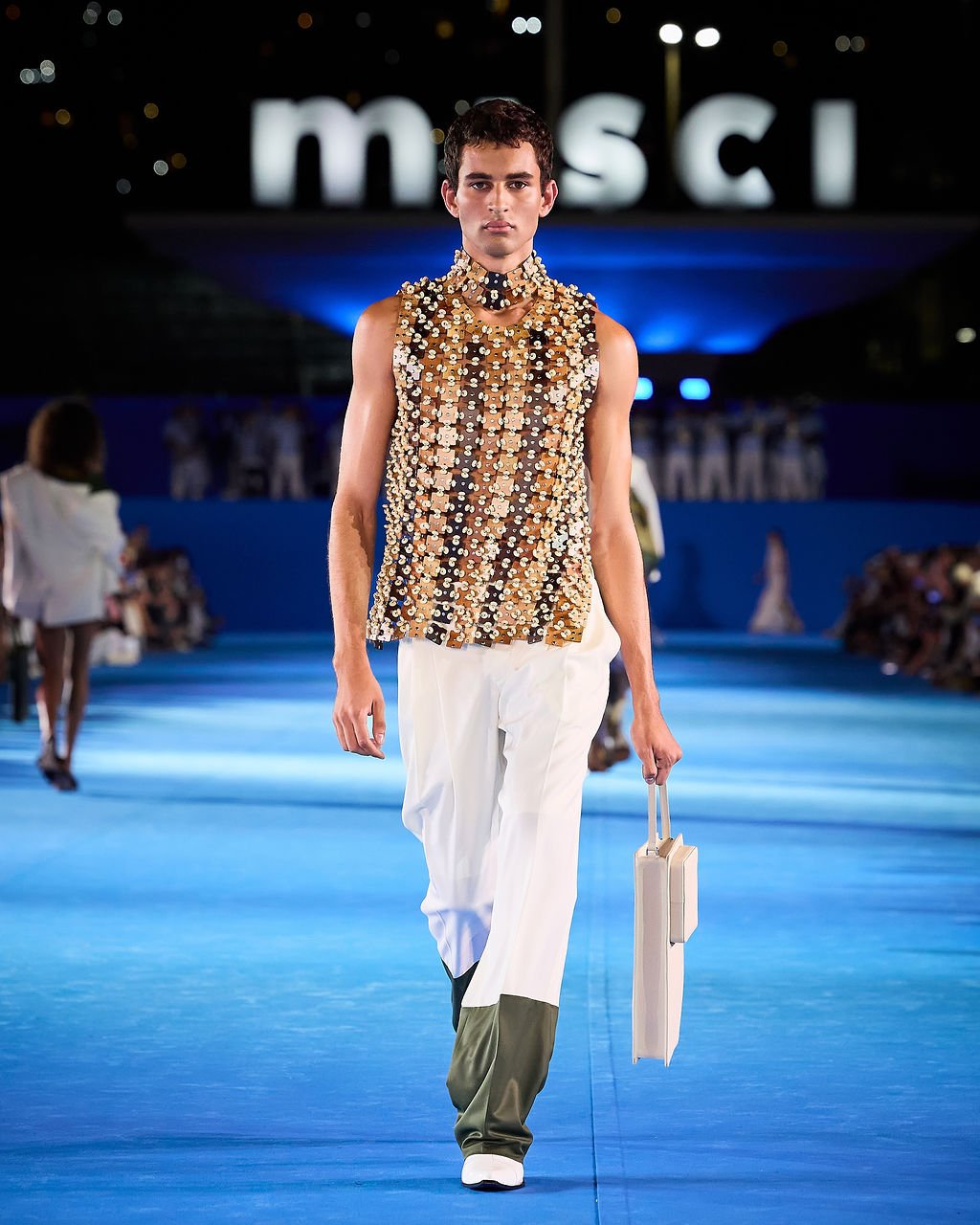 MISCI estreia desfile histórico no Sambódromo