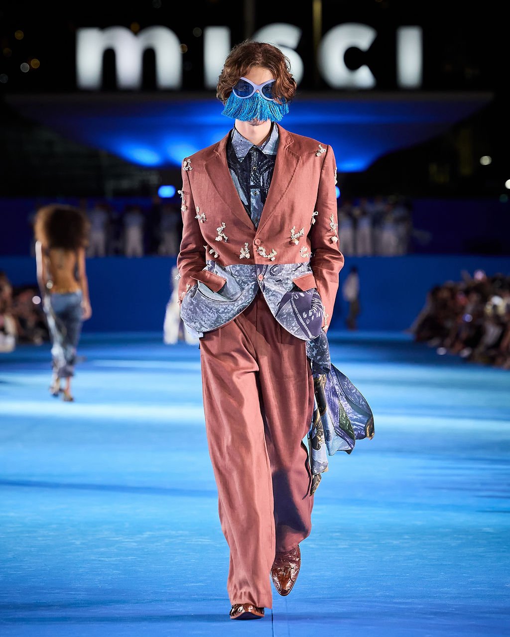 MISCI estreia desfile histórico no Sambódromo