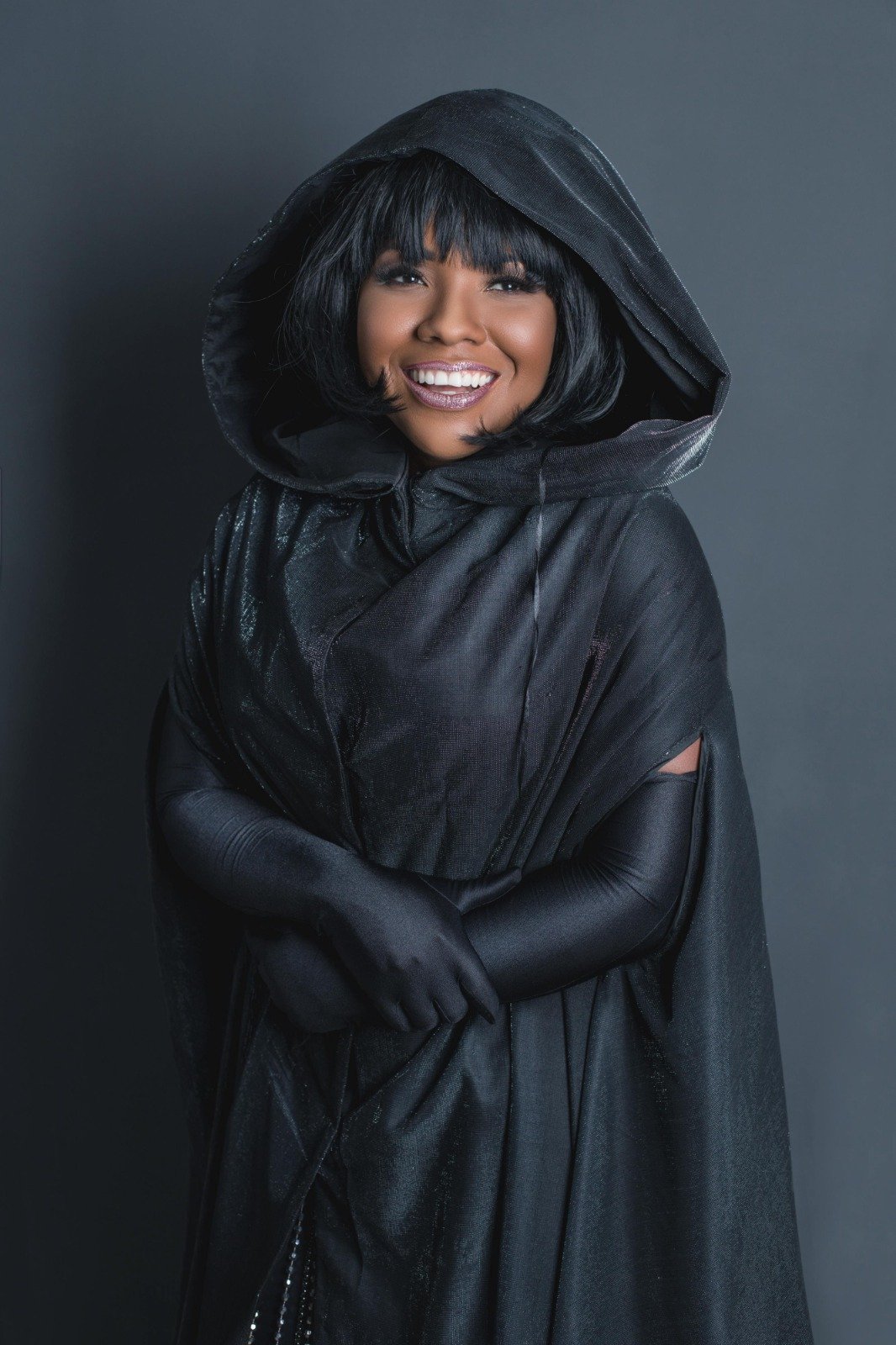 Whitney Forever chega ao Dolores Club com Thalita Pertuzatti