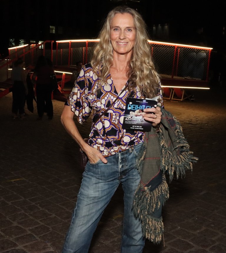 Joëlle Bouvier confere espetáculo da Studio3 no MASP