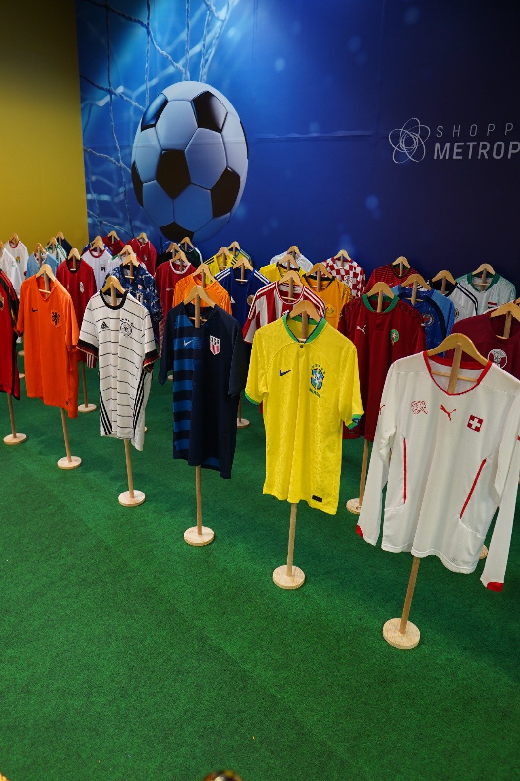 Shoppings do Rio viram ponto de troca da Copa 2026
