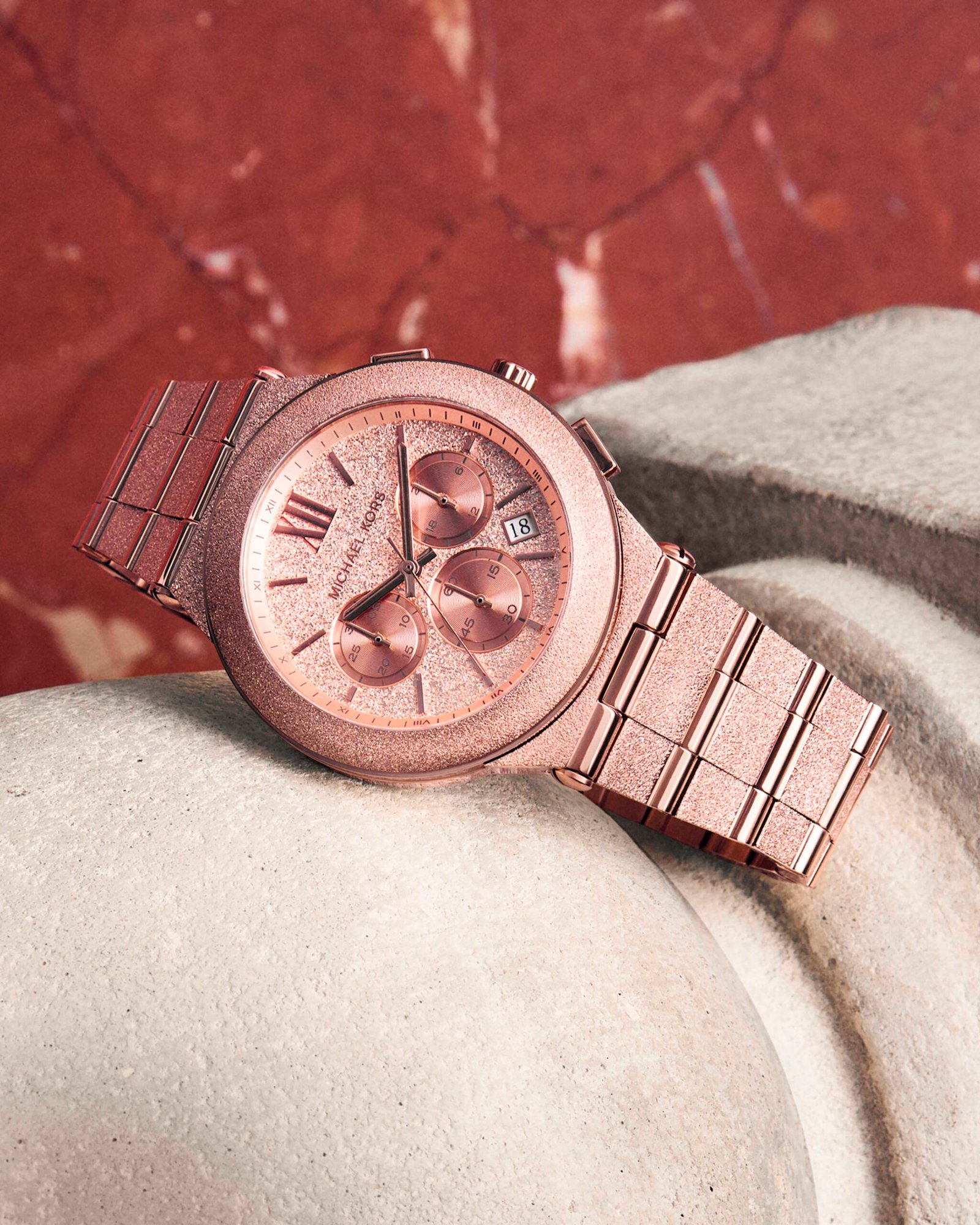 Michael Kors lança coleção de relógios com brilho e sofisticação