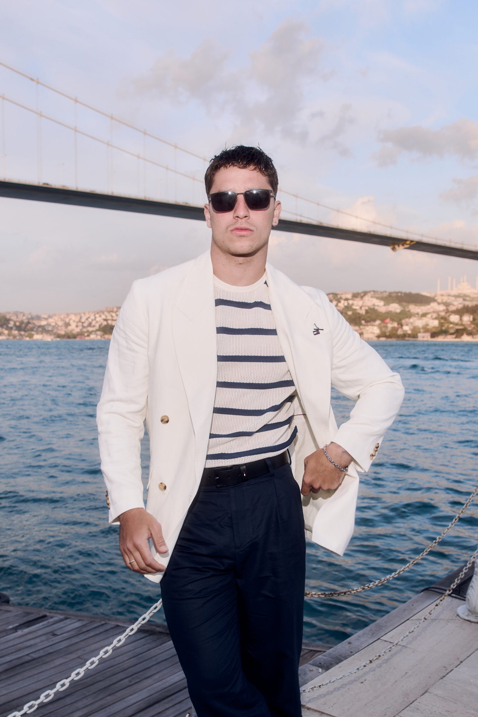Tommy Hilfiger lança coleção eyewear 2026 com Marco Asensio