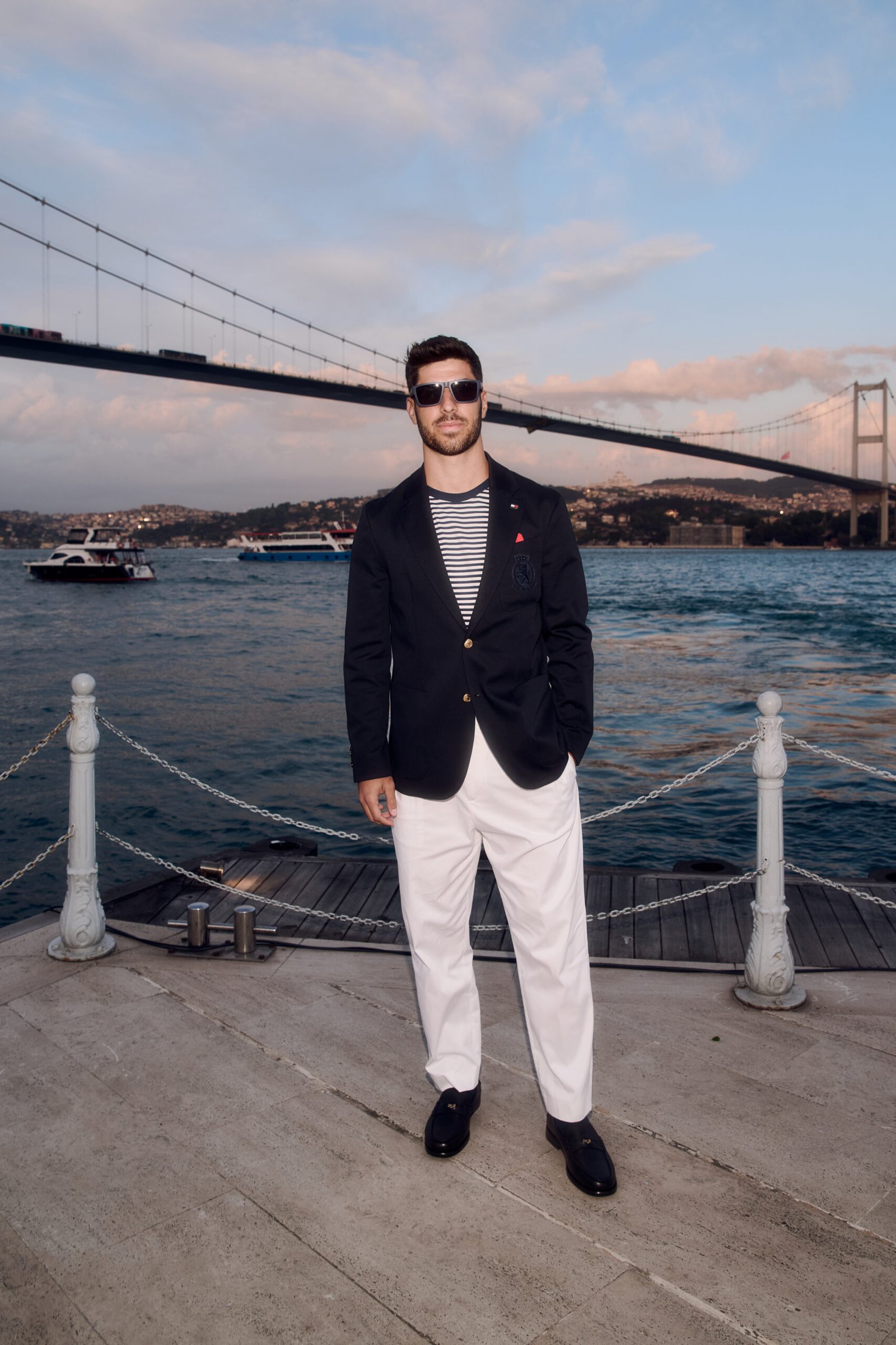 Tommy Hilfiger lança coleção eyewear 2026 com Marco Asensio