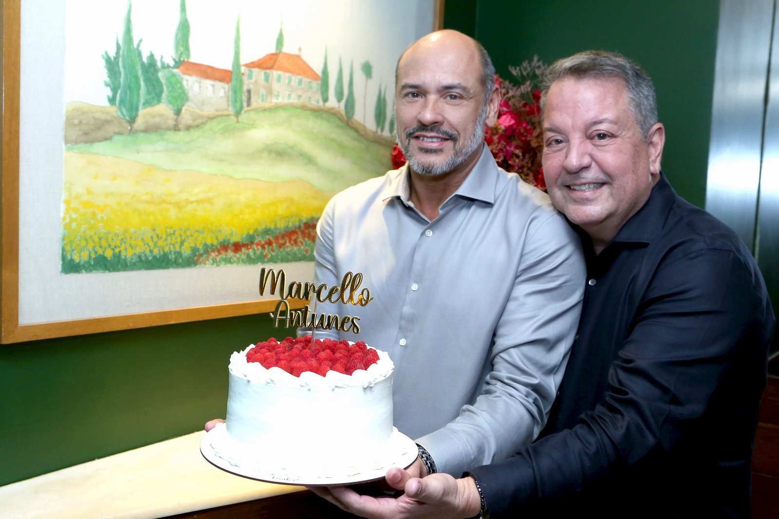 Marcello Antunes celebra aniversário em jantar no Leblon