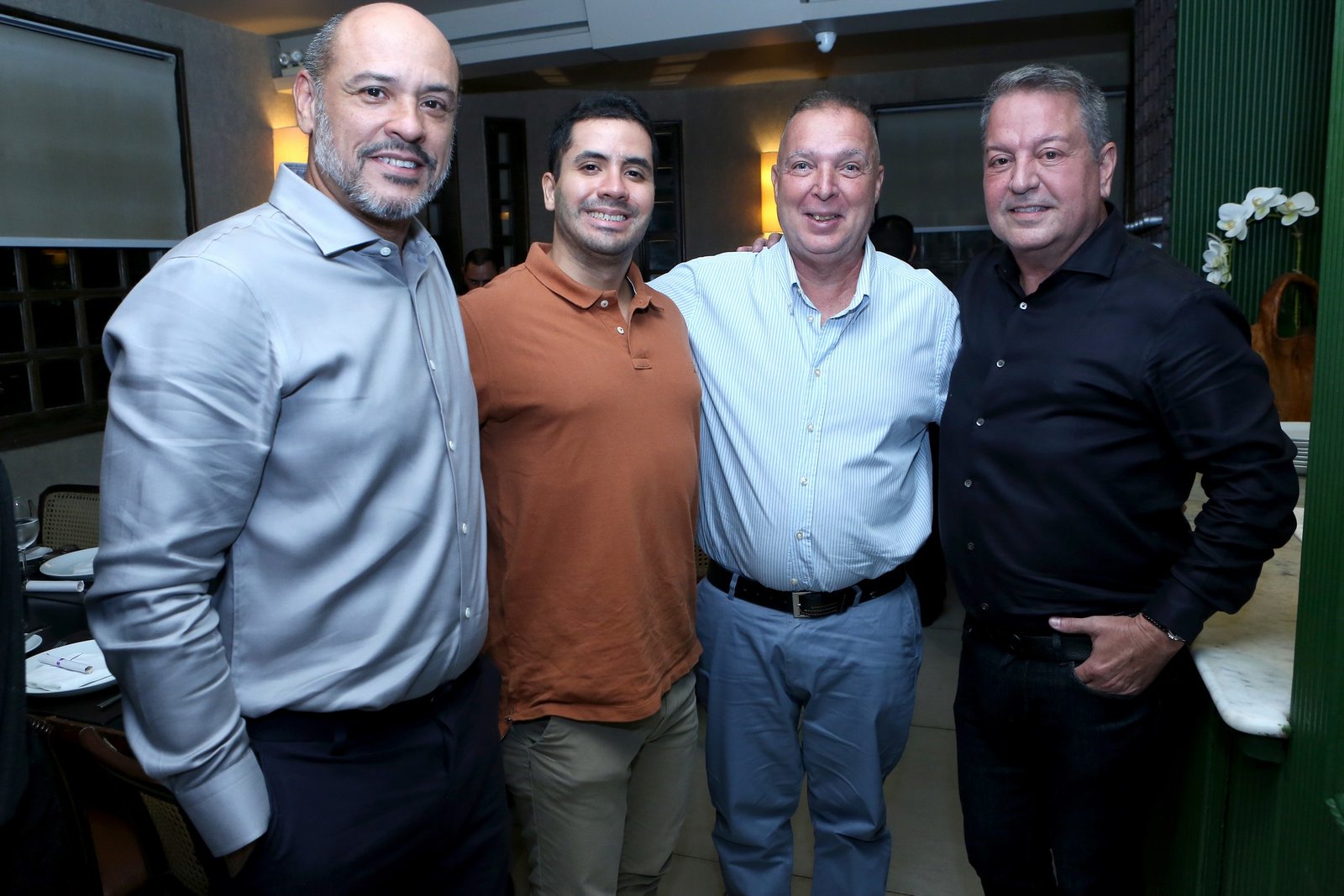 Marcello Antunes celebra aniversário em jantar no Leblon