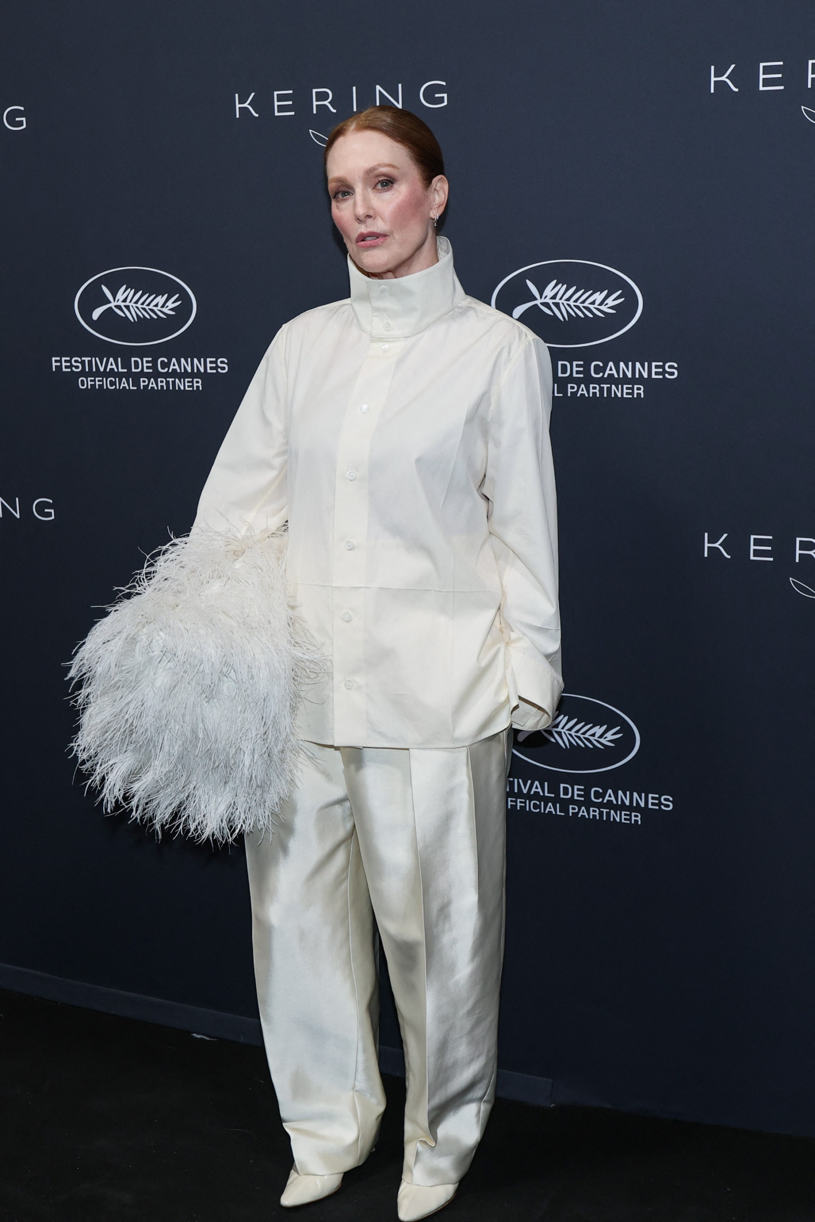 Julianne Moore aposta em Bottega Veneta em Cannes