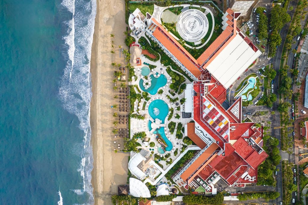 Hard Rock celebra Mês do Orgulho com experiências