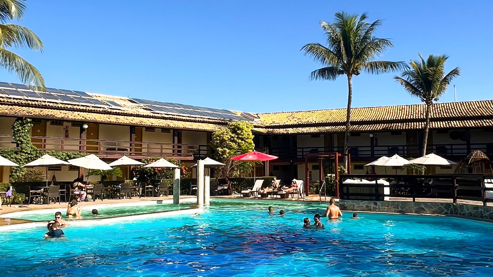 Hotel em Rio das Ostras aposta em piscina climatizada