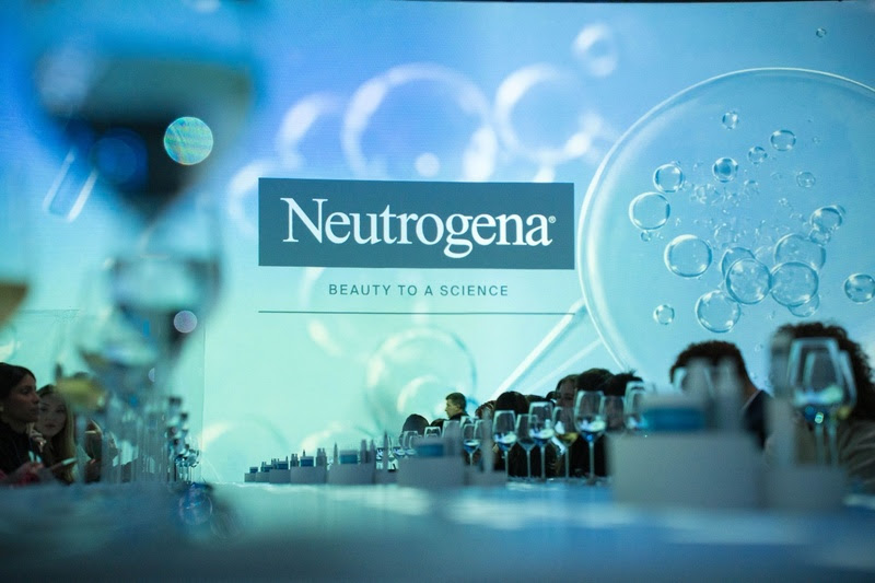 Neutrogena celebra 30 anos com experiência imersiva