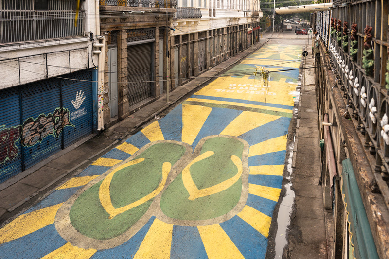 Havaianas para Rio com mosaico de 4.500 pares no Pão de Açúcar