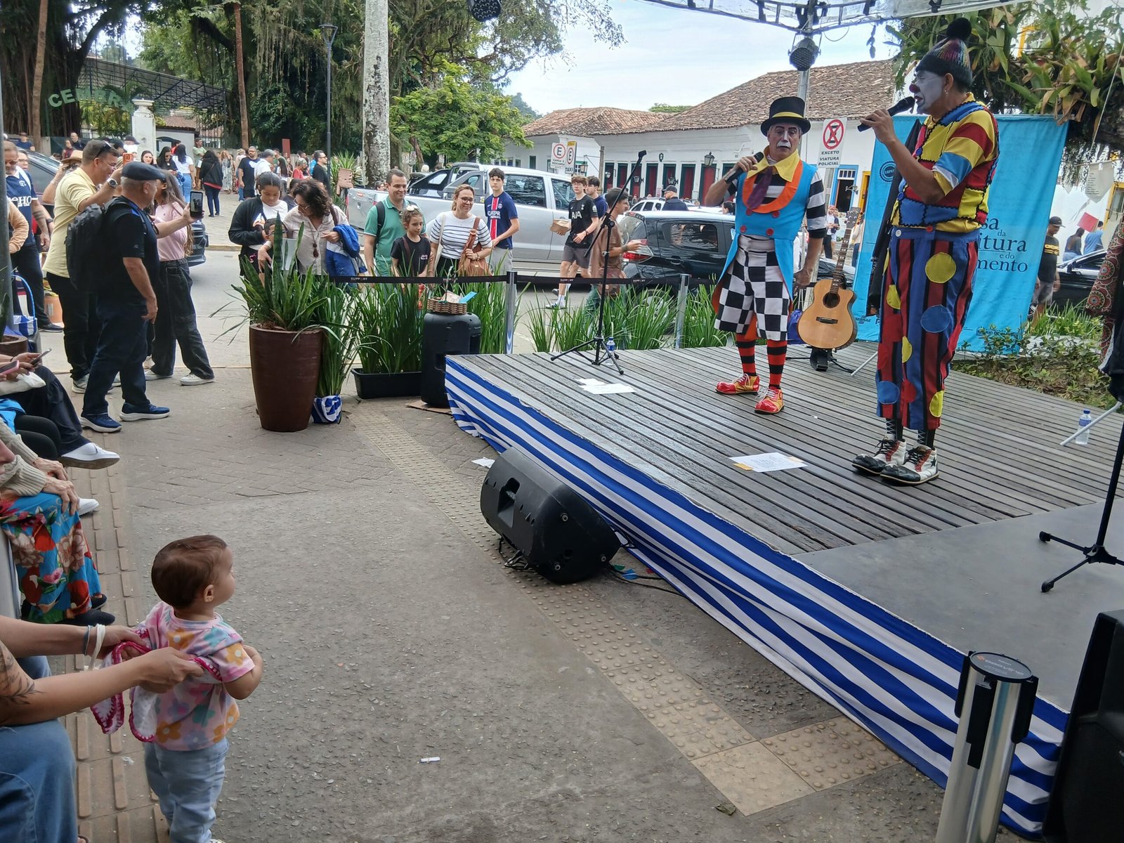 Espoleta & Zureba brilham na Flip com show e gibi