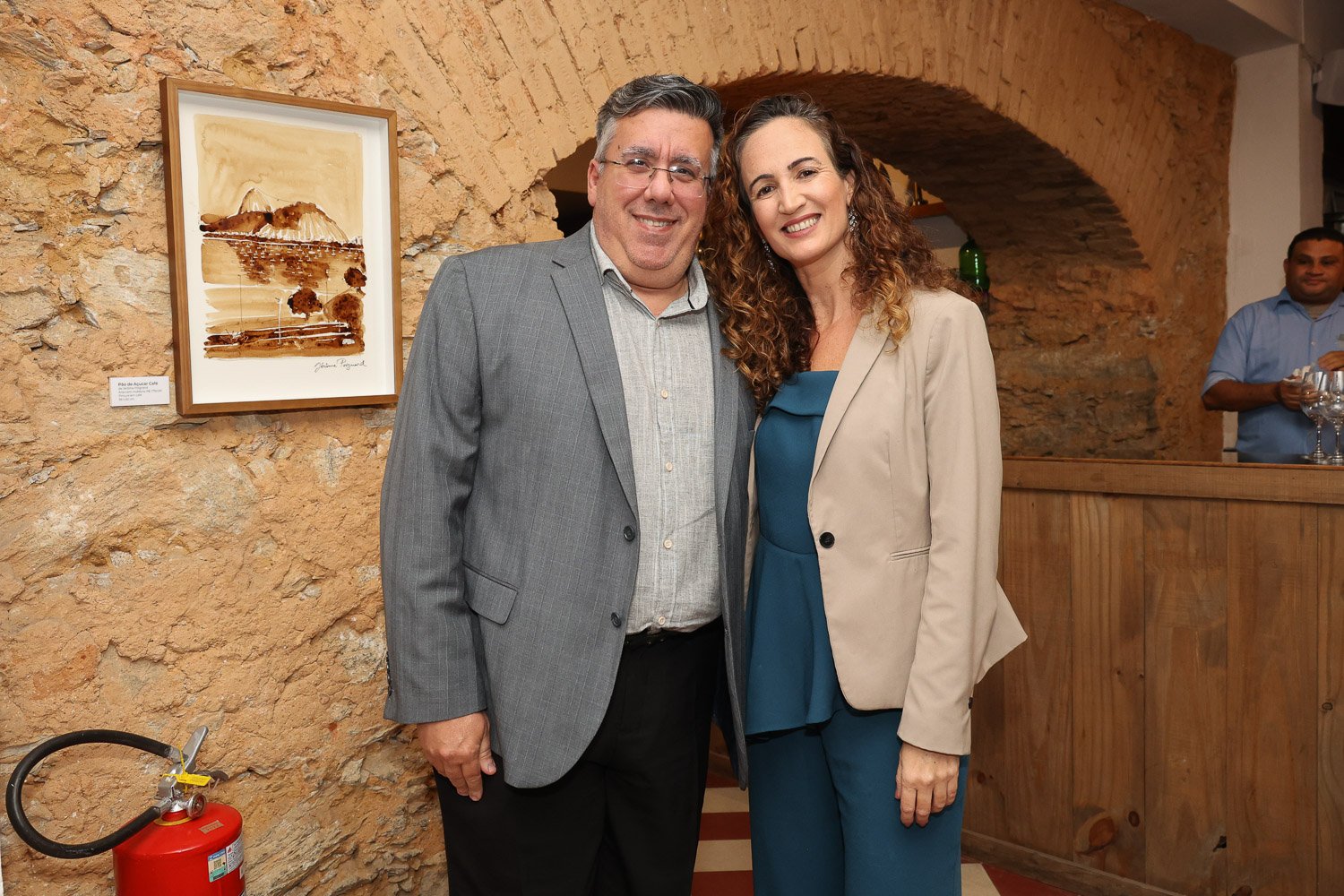Abertura de exposição reúne convidados em Santa Teresa