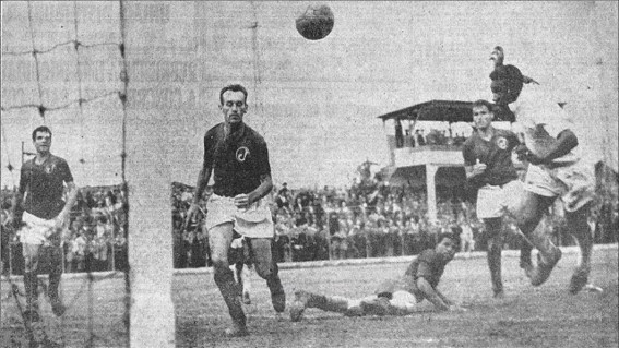 Gol mais bonito de Pelé ganha versão inédita em IA