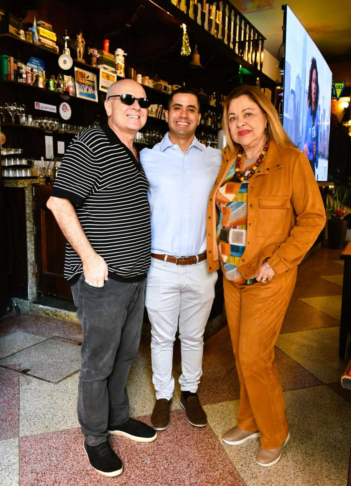 Matheus Oliveira celebra 33 anos em almoço exclusivo