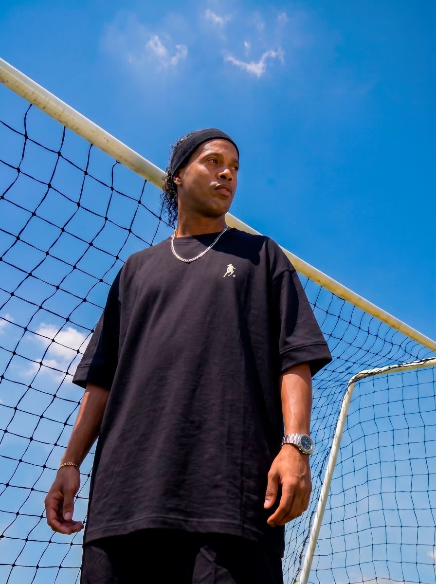 Ronaldinho Gaúcho lança marca de moda
